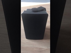 مكبر صوت مثبت على الحائط