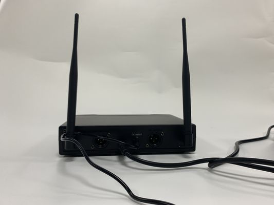مكبر صوت PA احترافي للتحكم في مستوى الصوت نظام ميكروفون لاسلكي UHF مع مكبر صوت Bluetooth